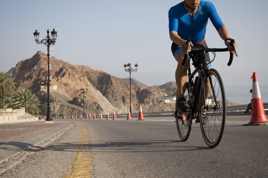 Gravel et Voyage : Comment Préparer Son Périple sur les Chemins de Traverse